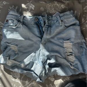 light blue wash levi’s shorts